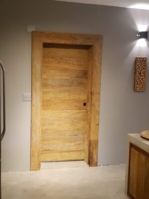 Porta em Madeira Maciça de Demolição 002