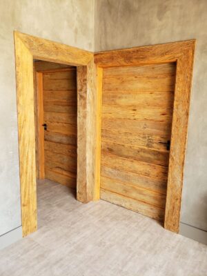 Porta em Madeira Maciça de Demolição 004