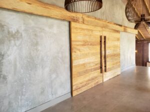 Porta em Madeira Maciça de Demolição 005