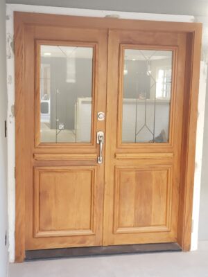 Porta em Madeira Maciça de Demolição 016