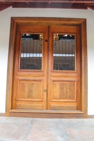 Porta em Madeira Maciça de Demolição 020